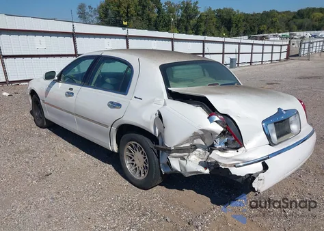 2001 Lincoln Town Car Signature из США, поврежденный, VIN 1LNHM82W91Y611232